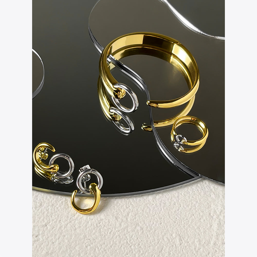 Elowen Piercing Round Earrings