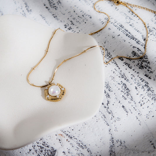 Daphne Pearl Pendant Necklace