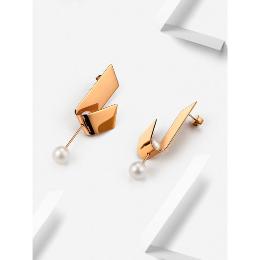 Verena Pearl Drop Earings